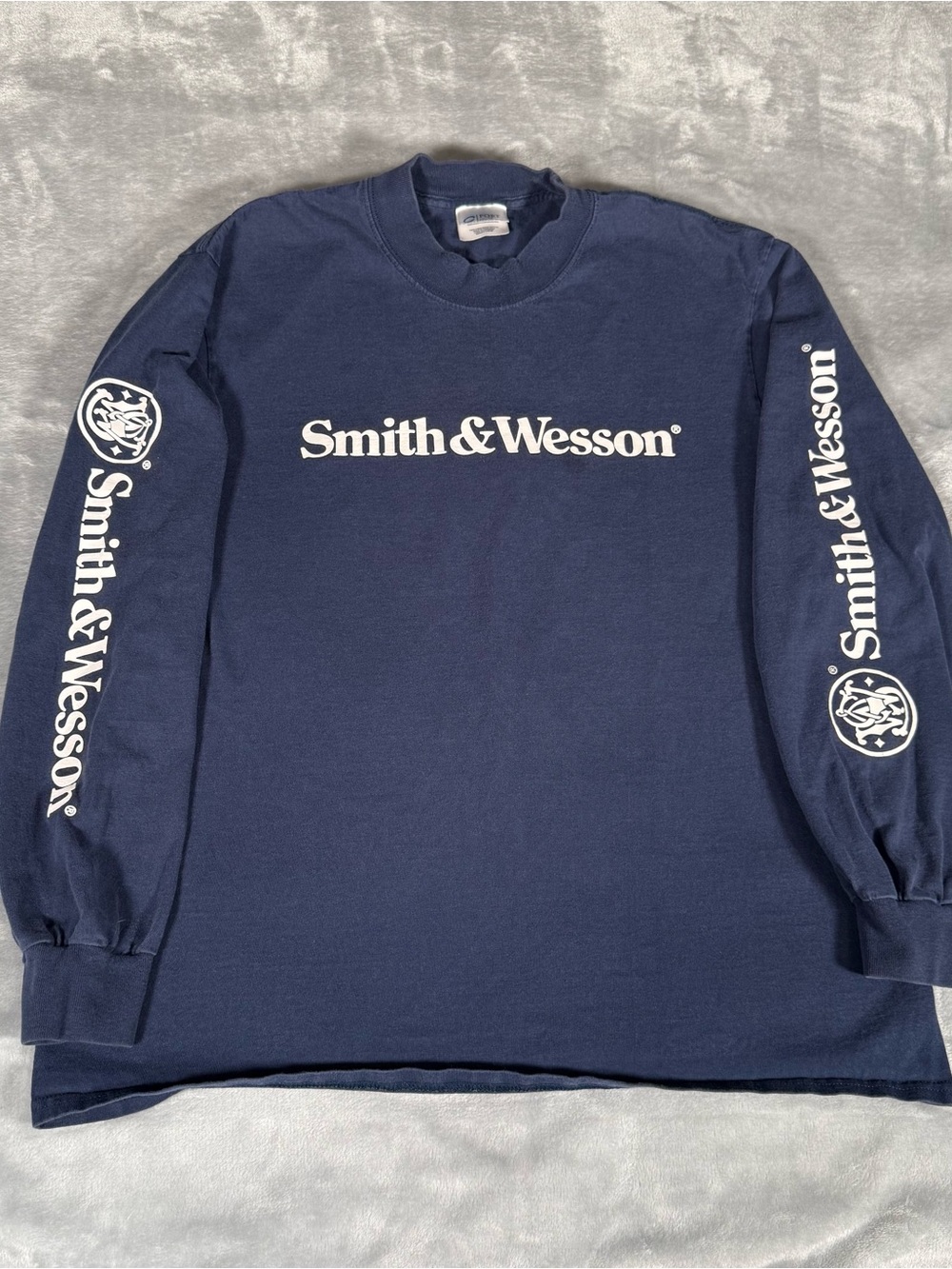 Smith & Wesson Gun T Shirt Mens L Slim (Fits Short) Long Sleeve Faded Y2K